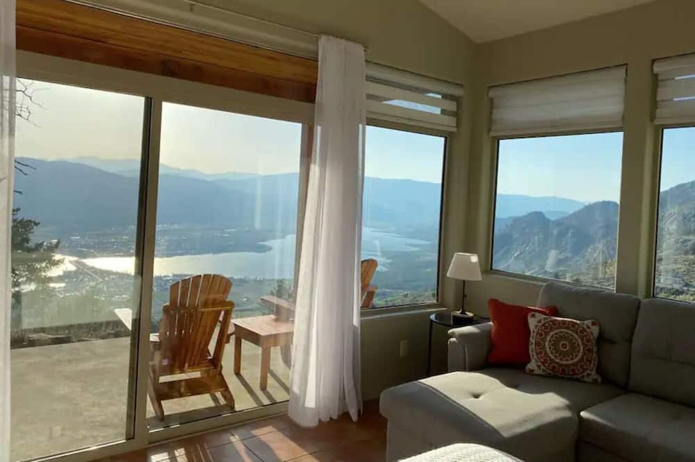 Okanagan-Similkameen Apartment | Cozy guesthouse with Osoyoos Lake view!