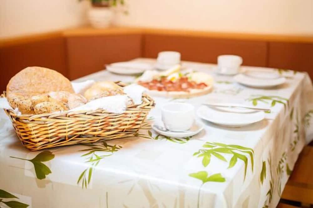 San Martino in Badia Apartment | Apartment in St.martin in thurn