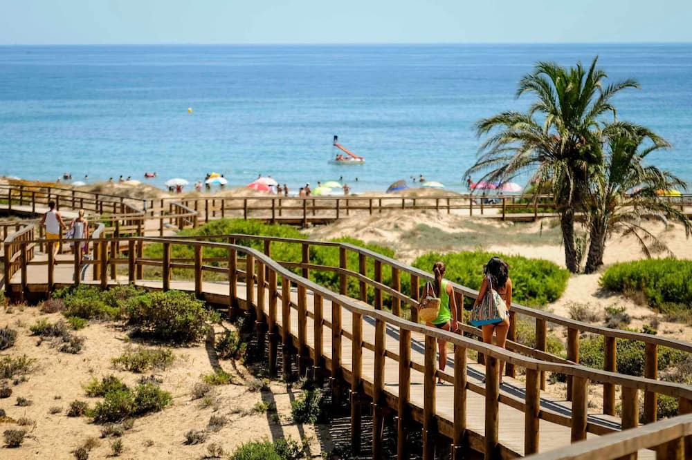 Arenales del Sol Apartment | Rentafive - Primera Línea - Arenales - Casa Pilar