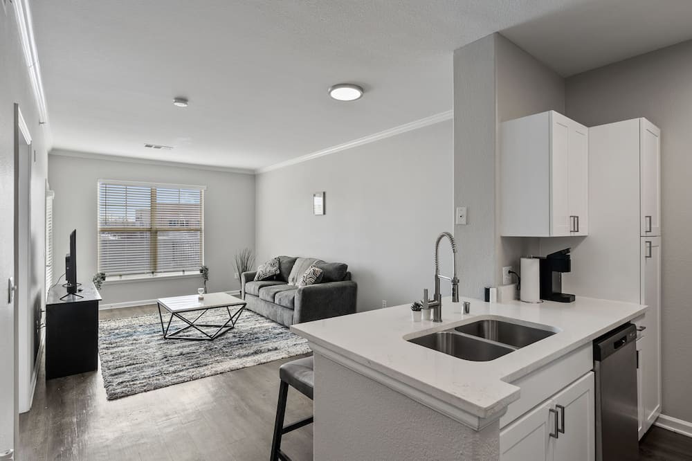 Englewood Apartment | Adorable 1BR Englewood Apartment w/Pool & Hot Tub