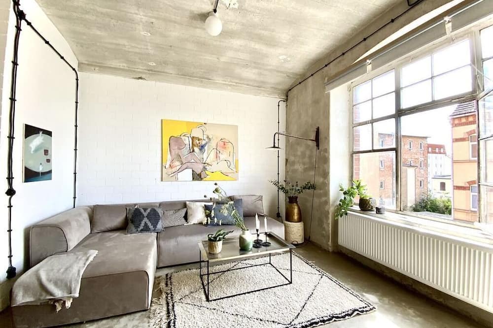 Zeitz Apartment | Loft 121 in the pasta factory