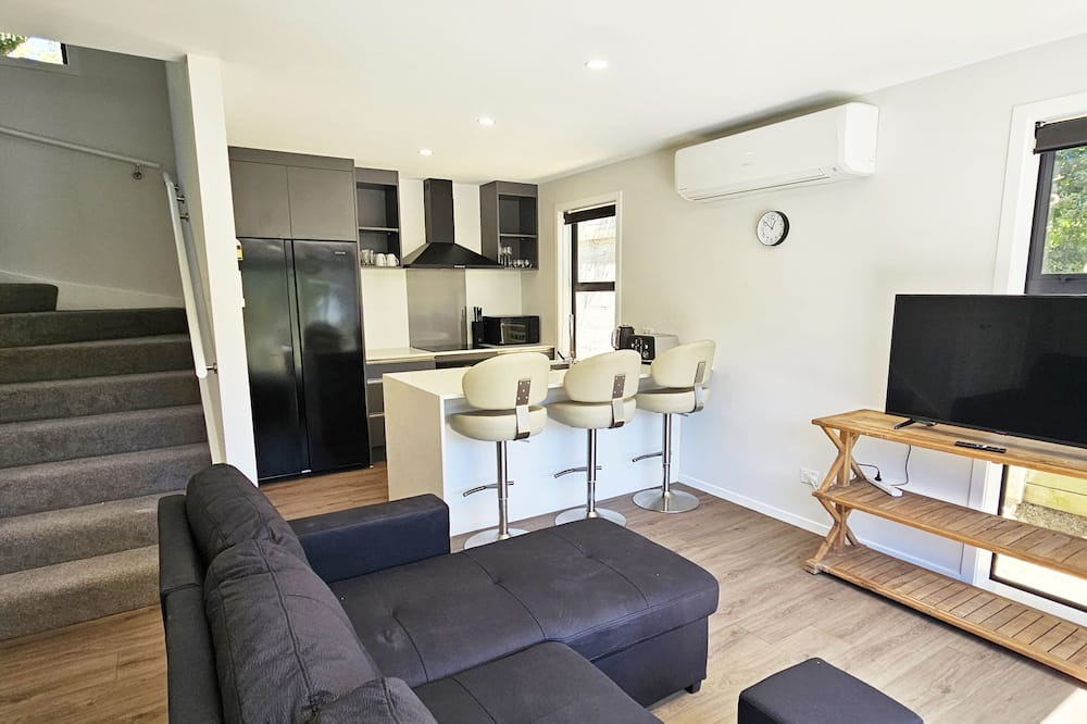 Wellington House | A newly built 3 Bedroom and Garage home at the city fringe!