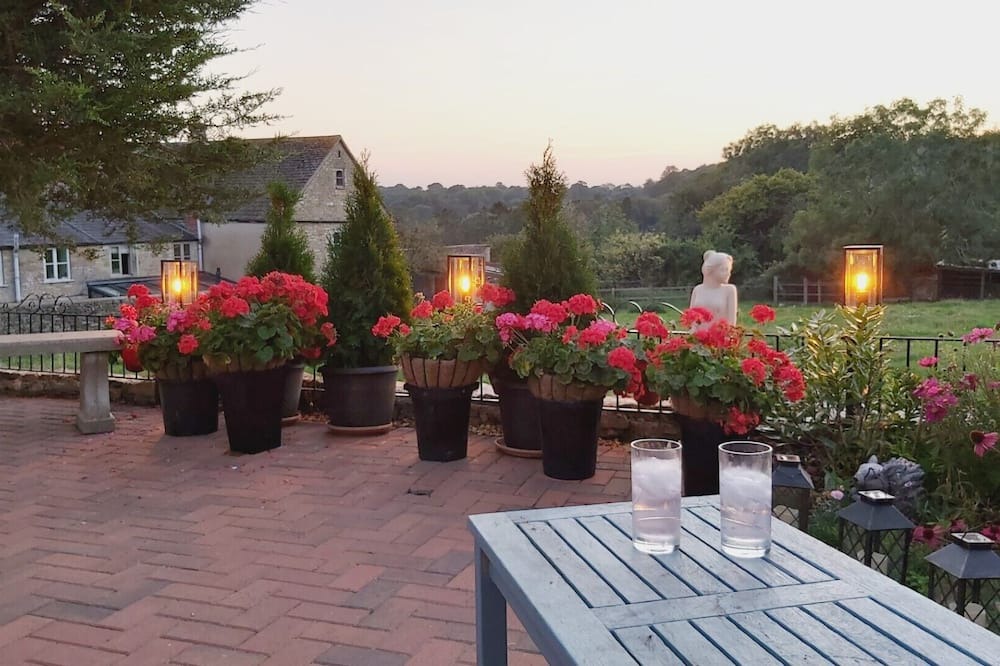 Chalford House | 3 Bedroom (Sleeps 6) Bungalow in Stroud