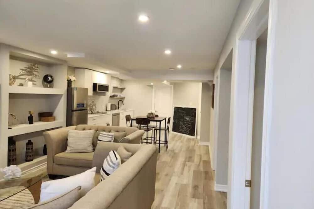 Durham Region House | Stylish Retreat in North Oshawa