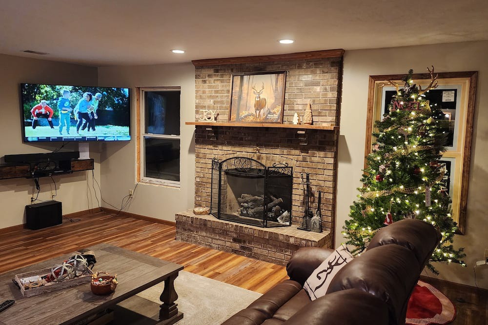 Perks Cabin | Lodge style private farm home newly renovated on beautiful country acreage.