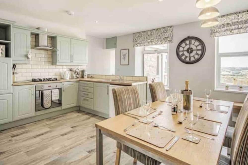 Crawcrook House | Homely three bedroom cottage with log burner.