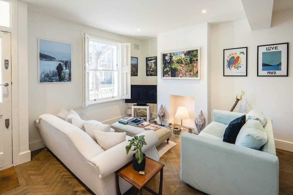 Queen's Park Cottage | Luxury 2BD Cottage stones throw from Notting Hill
