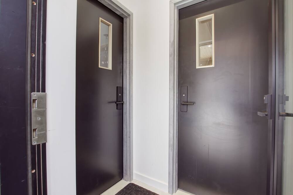 The Beaches House | Spacious 2 level apartment by Woodbine Beach