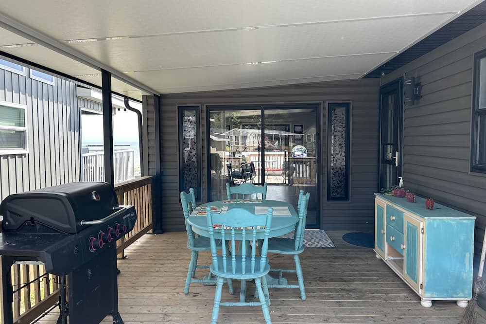 Sherkston Cottage | Paradise on the lake! Relax and listen to the real waves! Not a podcast!