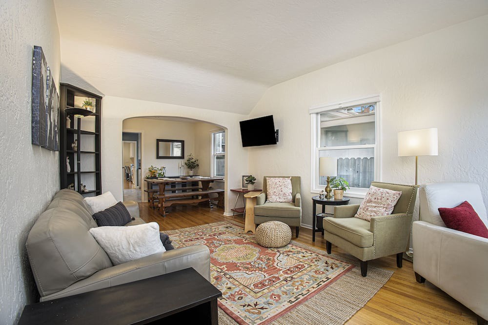 Richmond Annex House | Warm and inviting three bedroom house near UC Berkeley, SF and Marin