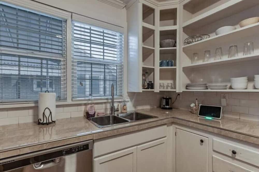 Provo House | Near Parks, Close to Provo Airport, Queen Bed!