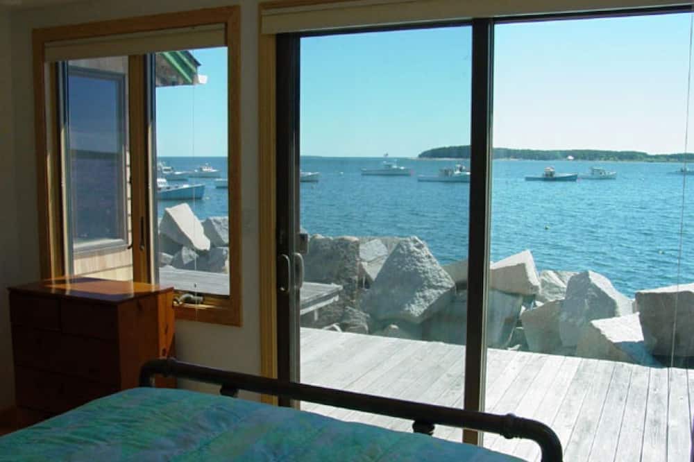 Spruce Head Cottage | Cozy cottage right on the water