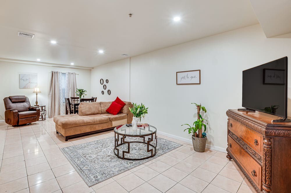 Newark Apartment | Lovable Newark Apartment < 1 Mi to Downtown!