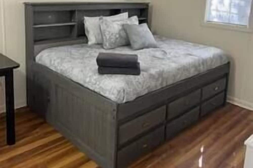 Tallahassee Cabin | Stay, Play, Hide, Relax -Quiet location close town