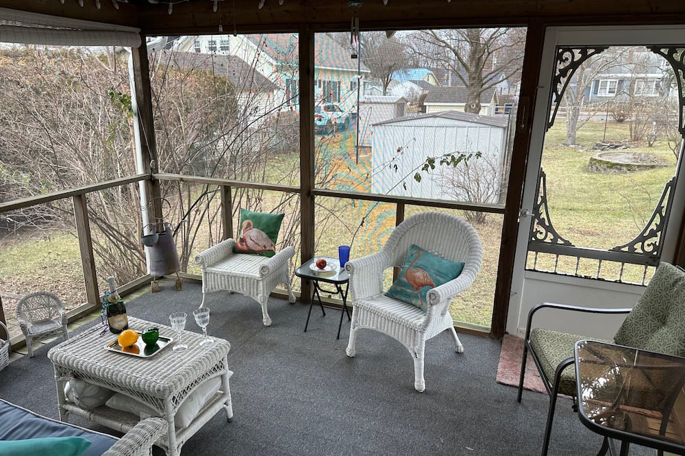 Glens Falls House | Saratoga Track Rental in Glens Falls