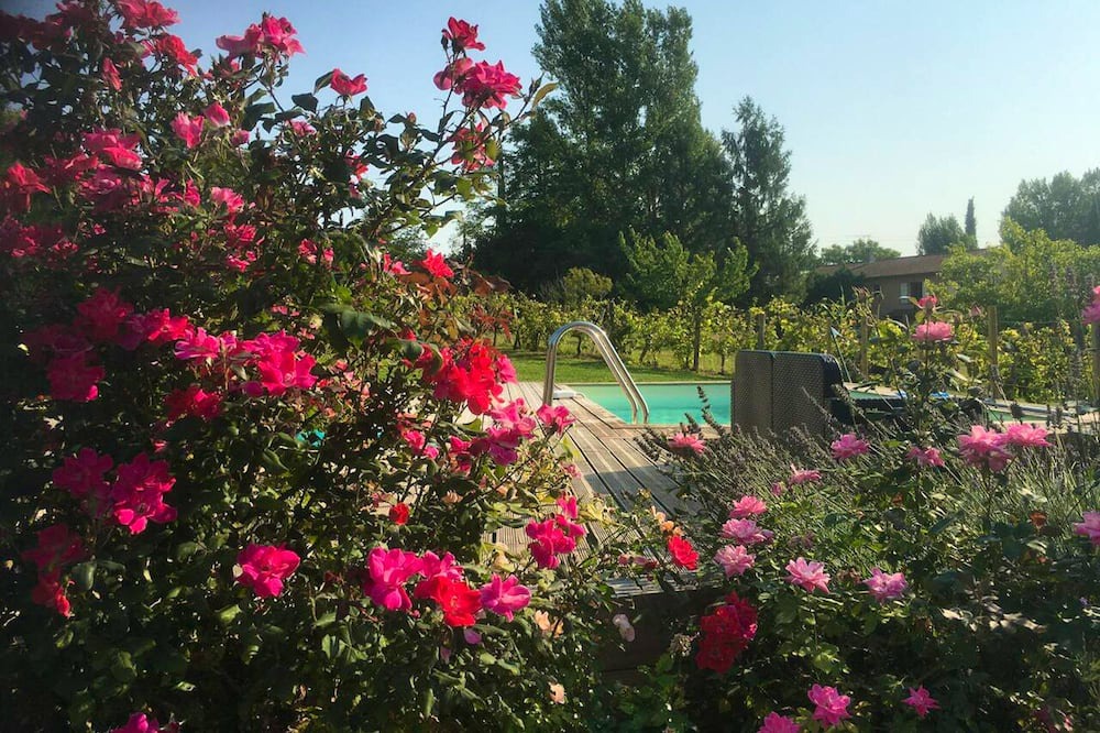 Montgaillard Villa | Homerez - Big villa for 10 ppl. with swimming-pool and terrace at Montgaillard