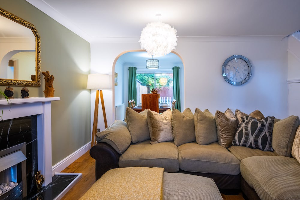 Cherry Hinton House | Spacious 4-br Cambridge House, Free Parking