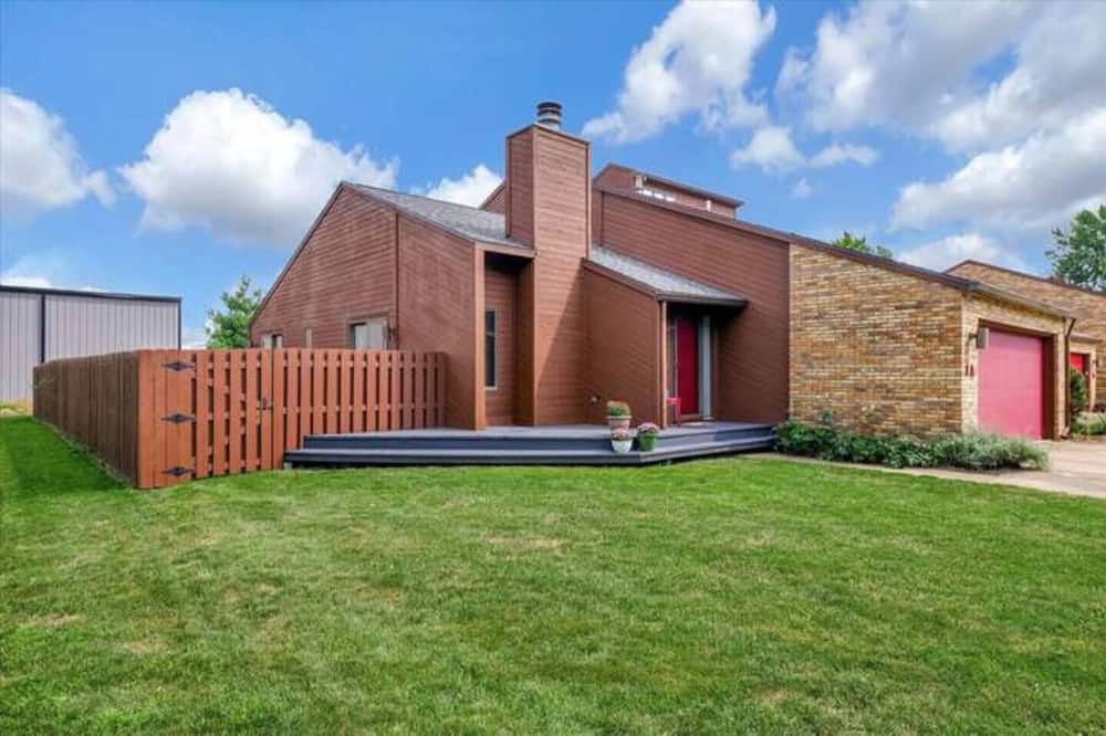 Savoy House | The Lincoln-Altgeld Legacy Home