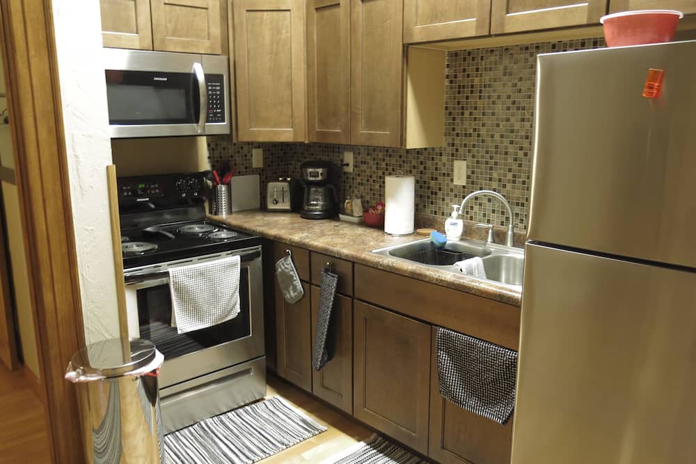 Bismarck Apartment | Downtown apartment #5
