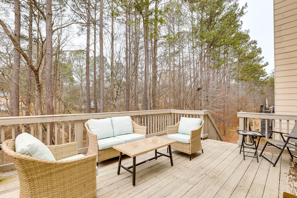 Lithonia House | Stonecrest Home w/ Smart TVs Near Atlanta!