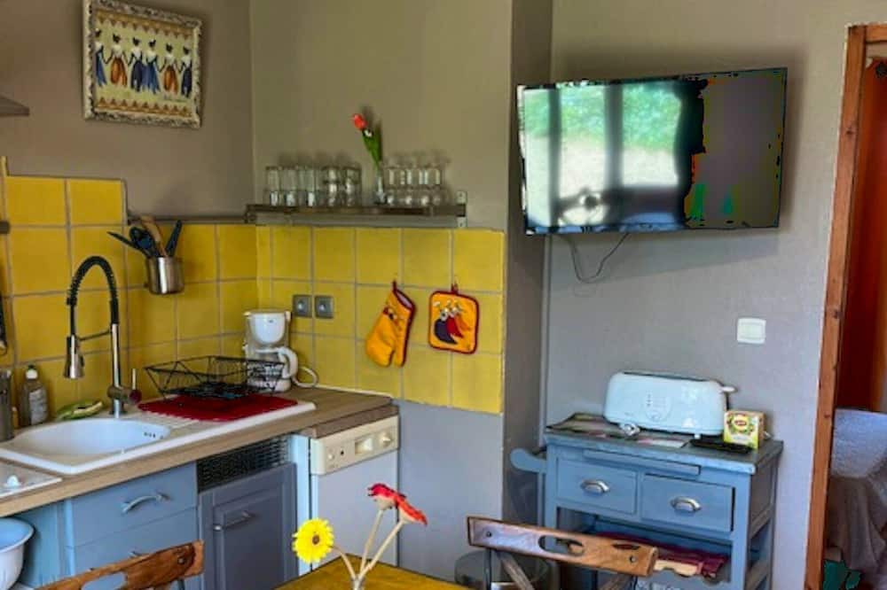 Bellegarde Apartment | Homerez - Appartement for 4 ppl. with shared pool and terrace at Bellegarde