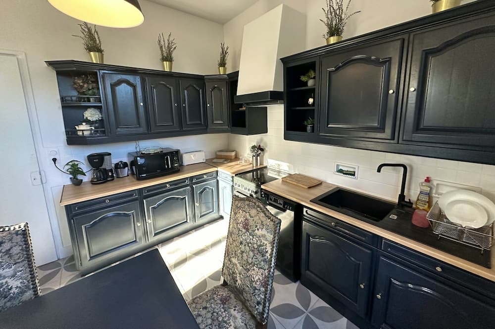 Saint-Florentin House | Homerez - Big house for 11 ppl. with garden and terrace at Saint-Florentin