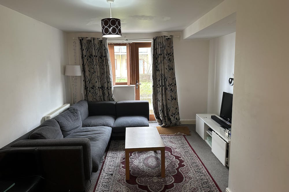 Greenhithe Apartment | Immaculate 2-Bed Apartment in Greenhithe