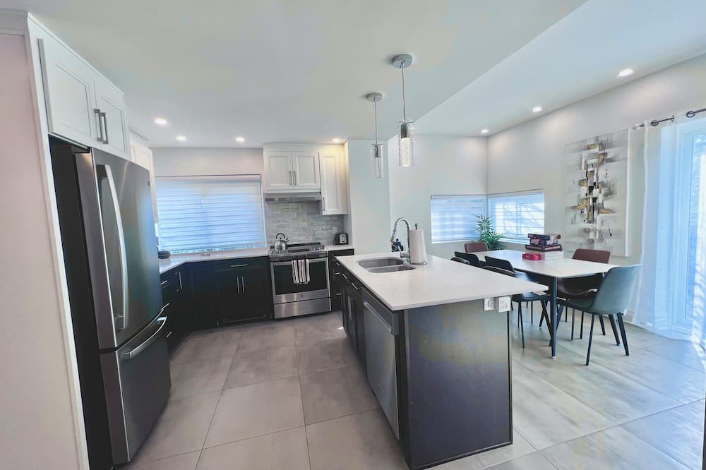 Tetreaultville Apartment | Cozy Oasis Near Montreal Stadium, Pac-man Arcade Game