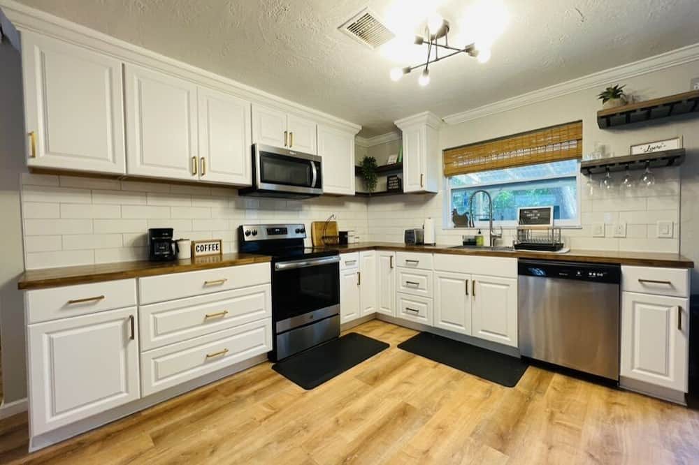 Sailboat Bend Villa | Oasis home & backyard in the Heart of DT Fort Lauderdale