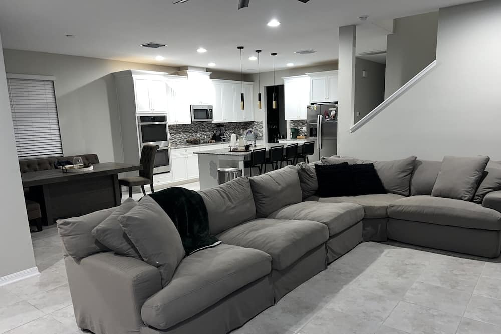 Zephyrhills House | Enough bathrooms for everyone. Home in a central location!