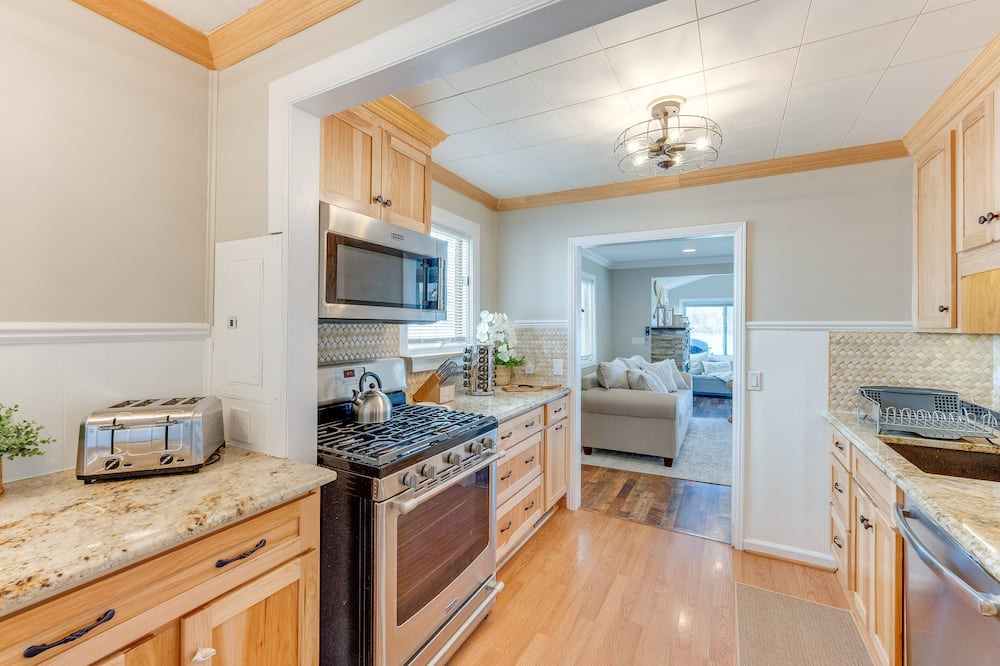 Drayton Plains House | Lakefront Highland Home w/ Dock ~ 2 Mi to Milford!