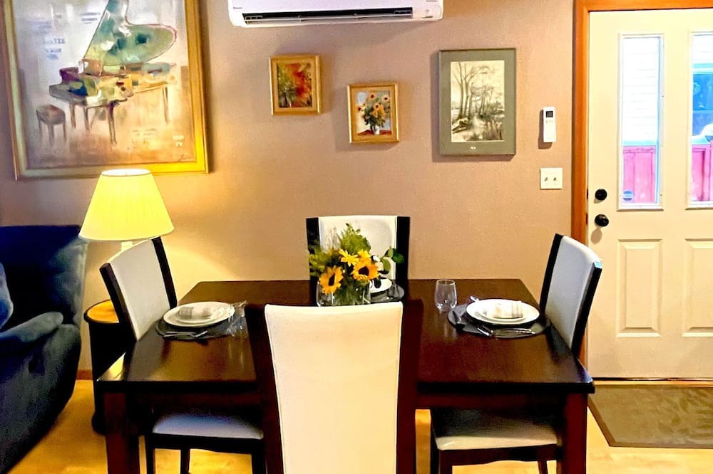 Mendenhall Valley House | Fabulous place for a large family gathering and sleeps up to 10 people.