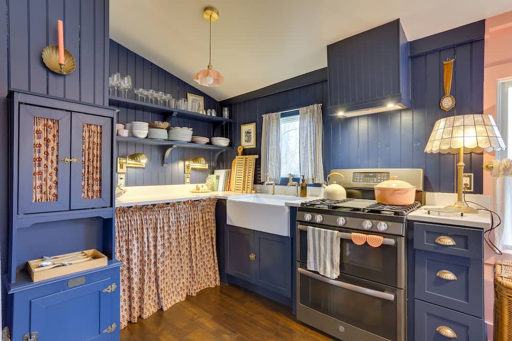 Sussex House | Wantage Getaway w/ Private Pickleball Court!