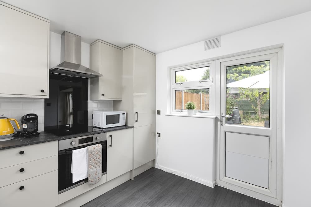 Shephall House | Lovely Home in Hydean Way Stevenage