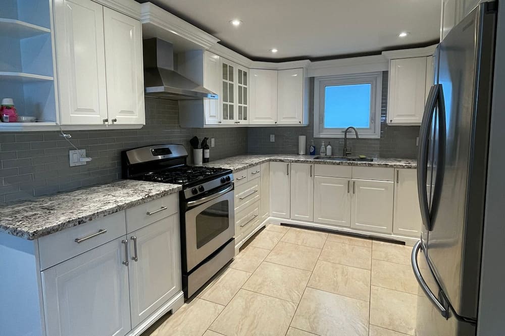 Stouffville House | Cheerful, 3 Bedroom Home With Patio