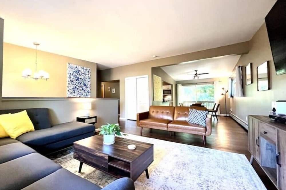 Old West Side House | Cozy 3bdr 1 mile to Downtown w/ Parking