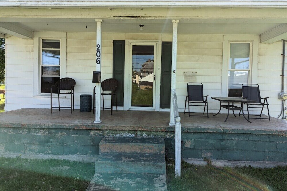 Robinson House | 3 Bedroom Home Steps from the Square