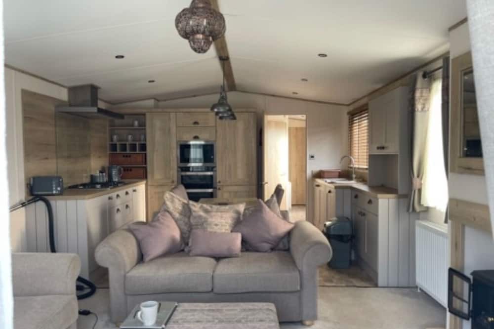 Boston House | Pet/Child Friendly 2 Bedroom Orchard Caravan