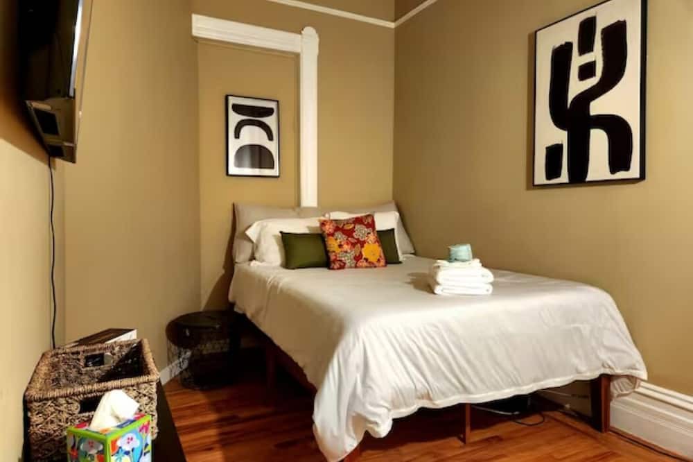 Ralph Bunche Apartment | Zen Room & Private Deck in Stunning Victorian