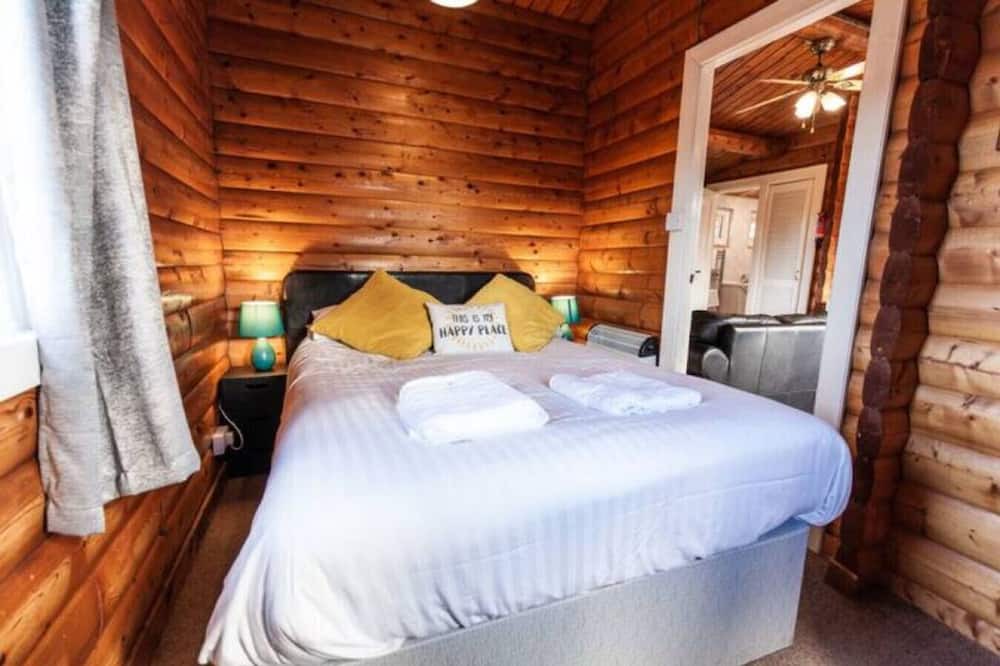 Ffestiniog Cabin | Mountain View 3 Bed Log Cabin in Snowdonia