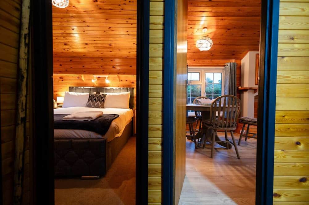 Ffestiniog Cabin | Log Cabin Country Hideaway in Snowdonia 2 Bedrooms