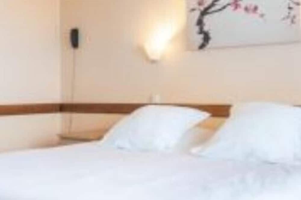 Bellerive-sur-Allier Apartment | Studio Standard Triple