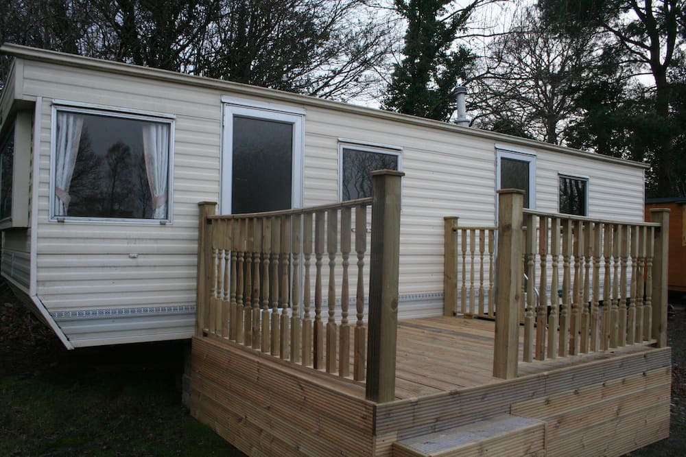 Pontypool House | Lovely 70's 6 berth Holiday caravan.