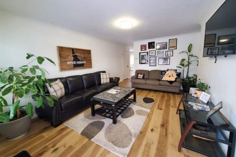 Burley House | The Spud House