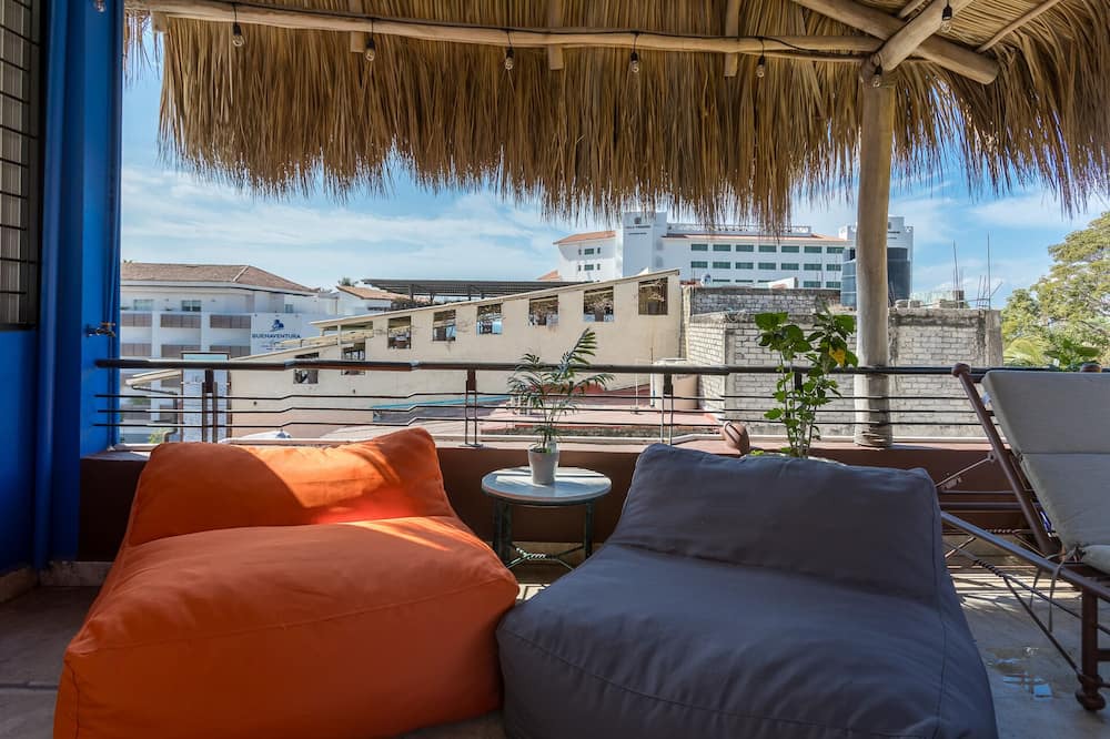 Lazaro Cardenas Apartment | Paraiso Bohemio , 1 block from the beach