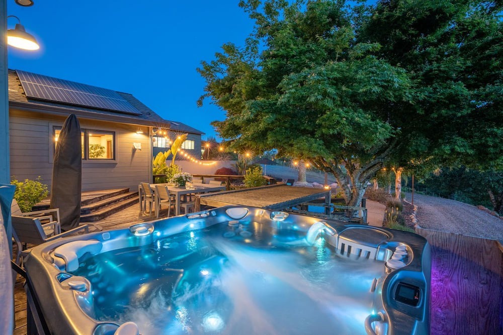 Forestville House | Couples Retreat-Hot Tub Swimming Pool & Views