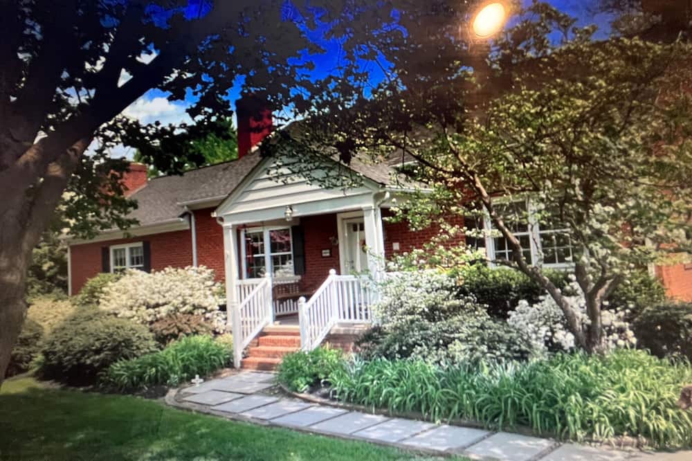 Purcellville House | Echo Dell Summer - A long term stay in our comfortably furnished country home