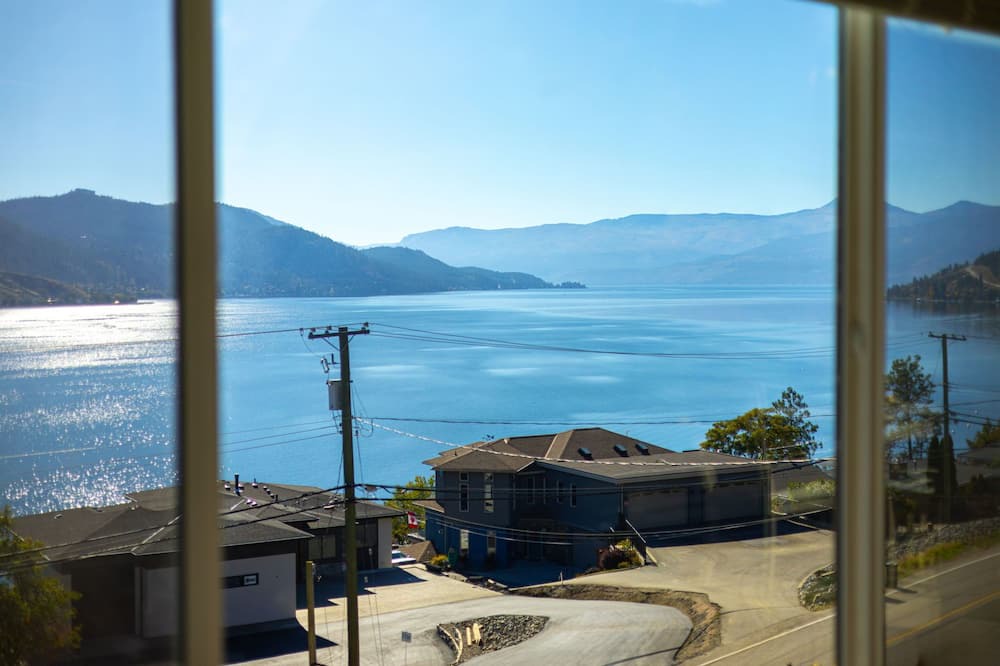 Vernon House | 180 LAKEVIEW