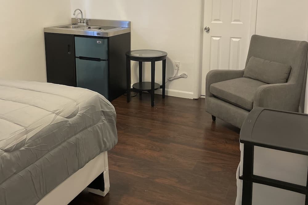 West Park Apartment | Studio/Room Near The Hard Rock Guitar Hotel In Hollywood Florida