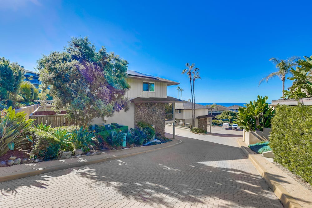 South Laguna House | Ocean Front Townhome 3 BR 3 BA 2 car garage fully furnished, South Laguna beach